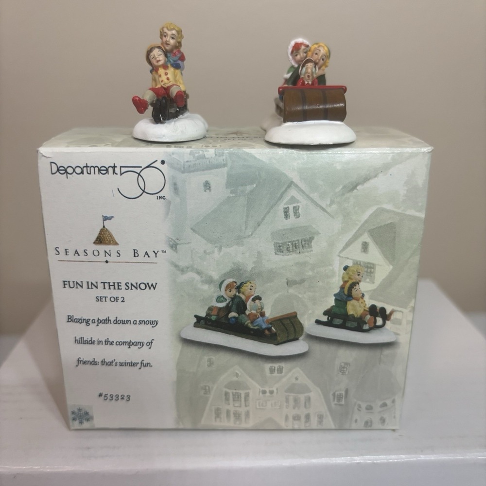 New In Box 1998 Department 56 Fun In The Snow  Sledding Sleds SEASONS BAY 53323